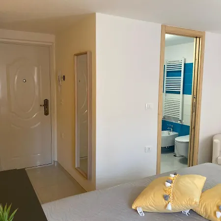 Laguna Blu Sole Con Terrazza Panoramica In Comune בית הארחה 3*